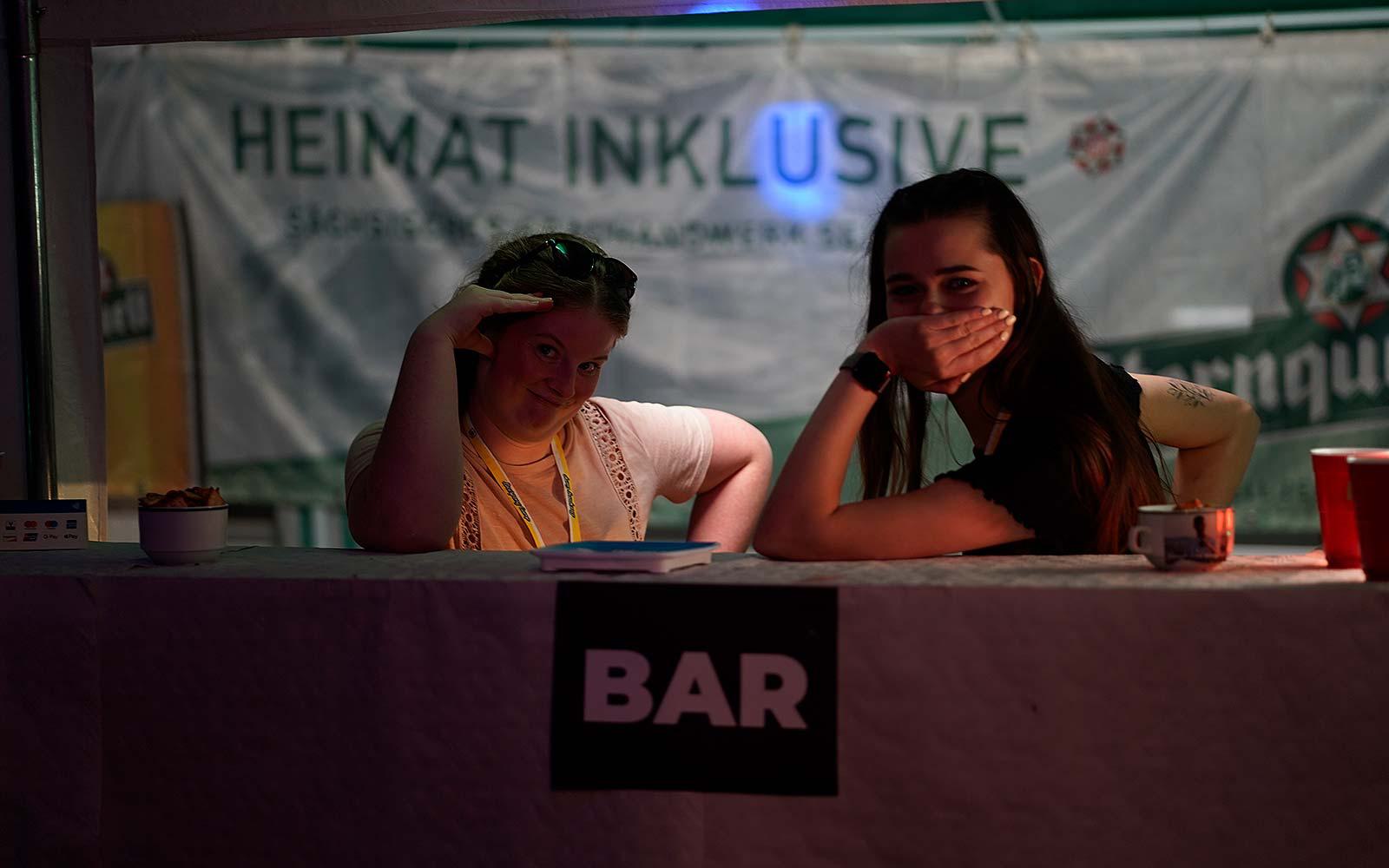 Getränke gibts an der Bar